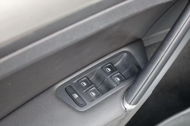 2015 Volkswagen Golf TDI S 4-Door