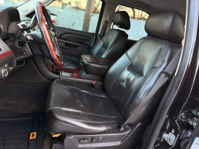2010 Cadillac Escalade Standard