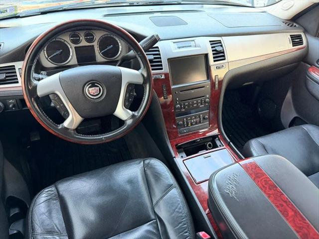 2010 Cadillac Escalade Standard