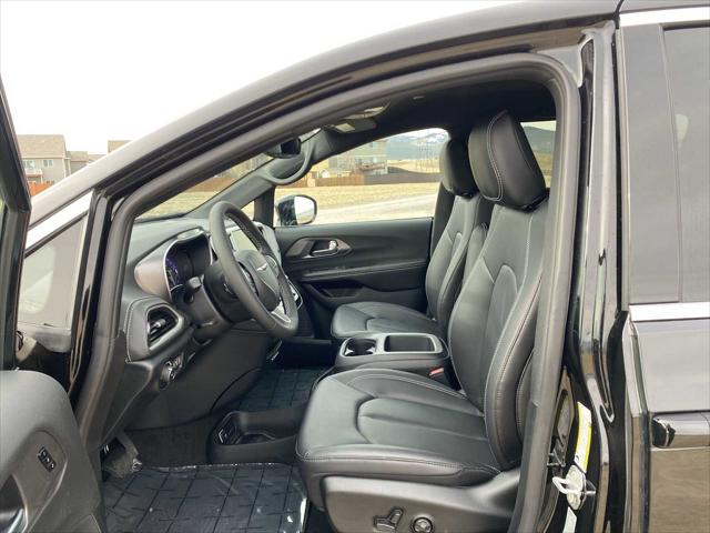 2026 Chrysler Pacifica Select AWD