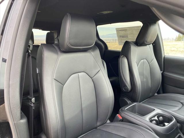 2026 Chrysler Pacifica Select AWD