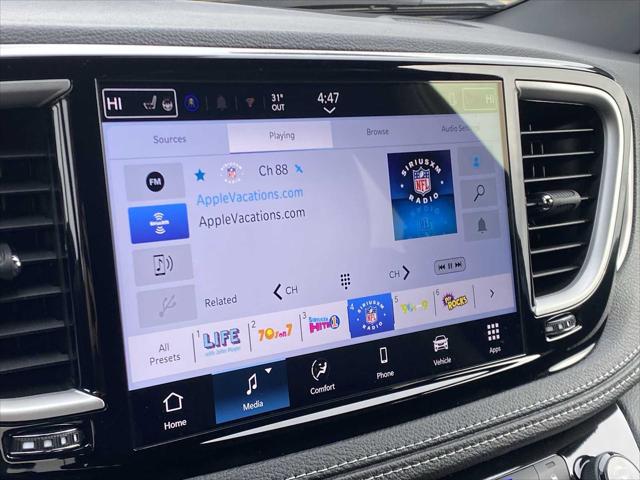 2026 Chrysler Pacifica Select AWD