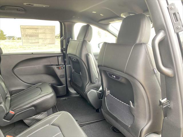2026 Chrysler Pacifica Select AWD