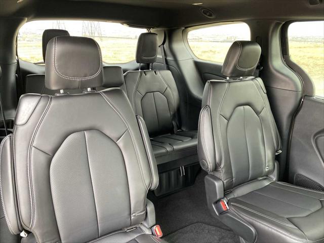2026 Chrysler Pacifica Select AWD