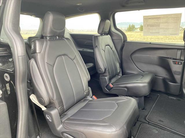2026 Chrysler Pacifica Select AWD