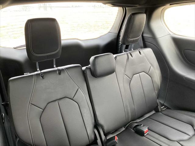 2026 Chrysler Pacifica Select AWD