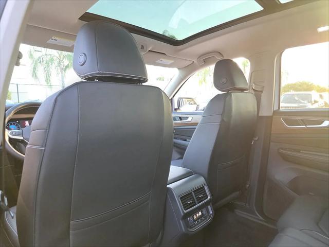 2026 Volkswagen Atlas SE with Technology