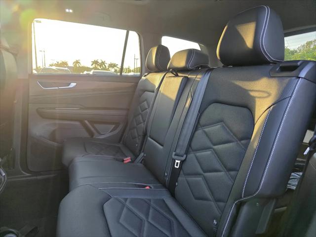 2026 Volkswagen Atlas SE with Technology