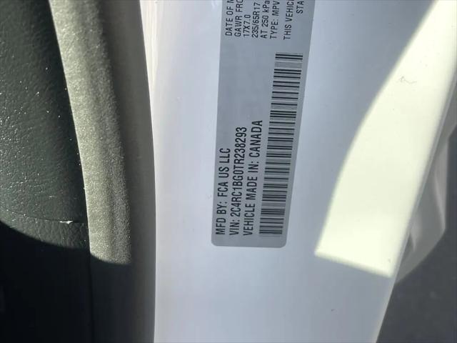 2026 Chrysler Pacifica Select