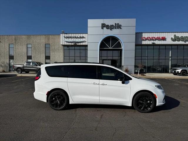 2026 Chrysler Pacifica Select AWD for sale in Luverne, MN