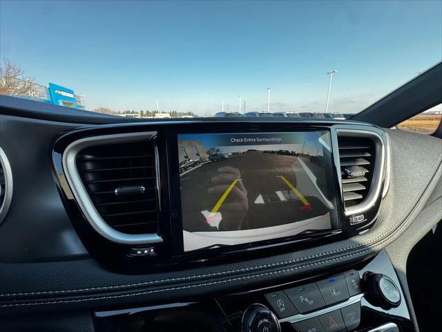2026 Chrysler Pacifica Select AWD