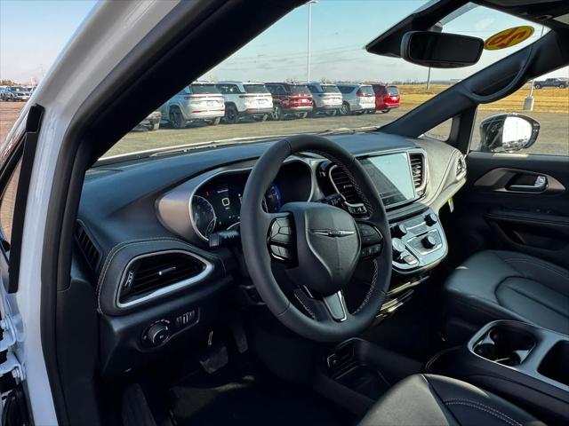 2026 Chrysler Pacifica Select AWD