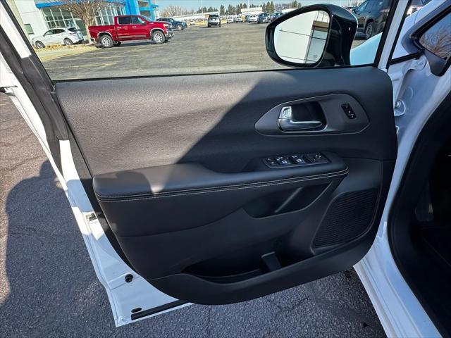 2026 Chrysler Pacifica Select AWD