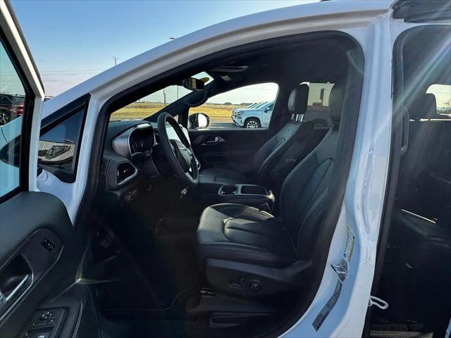 2026 Chrysler Pacifica Select AWD