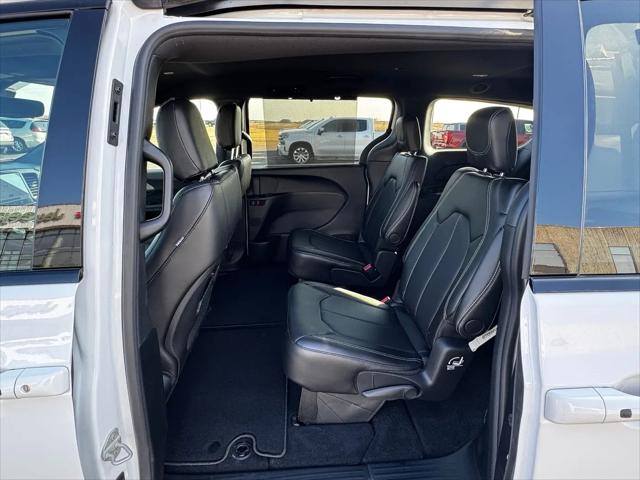 2026 Chrysler Pacifica Select AWD