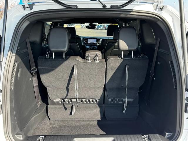 2026 Chrysler Pacifica Select AWD