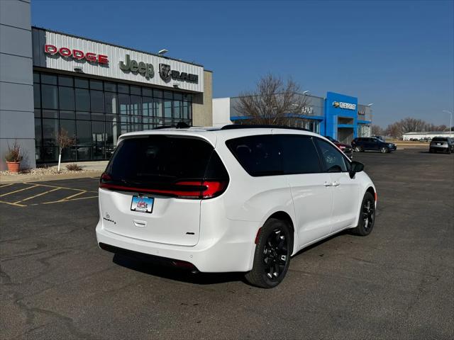 2026 Chrysler Pacifica Select AWD