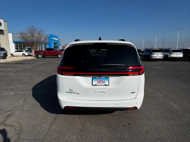 2026 Chrysler Pacifica Select AWD