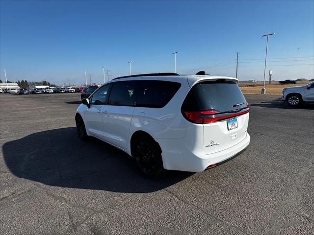 2026 Chrysler Pacifica Select AWD