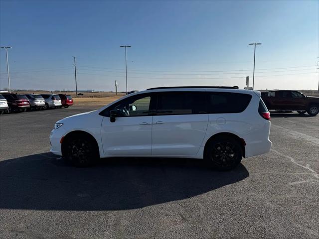 2026 Chrysler Pacifica Select AWD