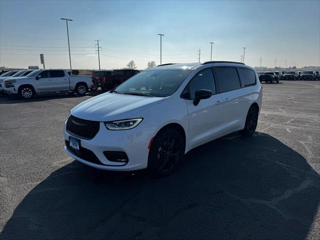 2026 Chrysler Pacifica Select AWD