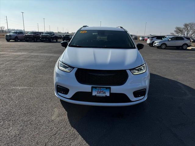 2026 Chrysler Pacifica Select AWD
