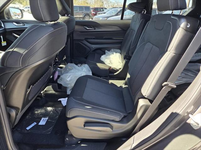 2026 Jeep Grand Cherokee L Altitude 4x2