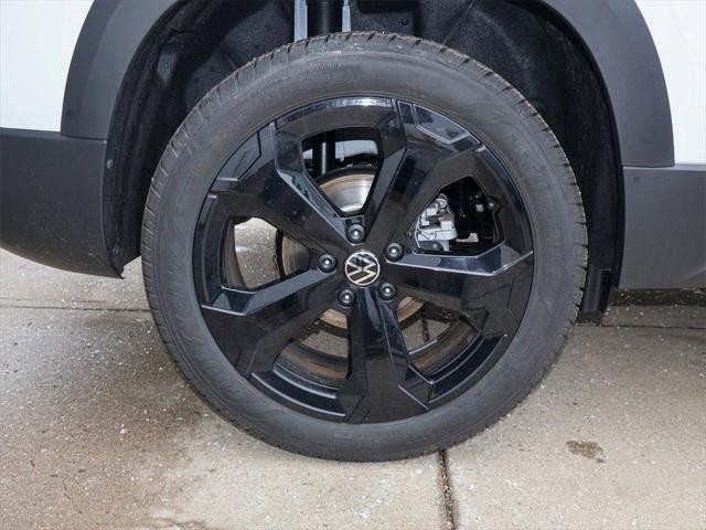 2026 Volkswagen Taos SE Black