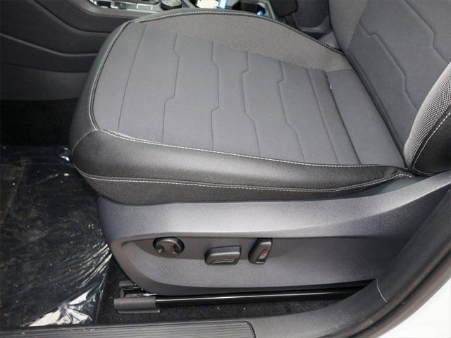 2026 Volkswagen Taos SE Black