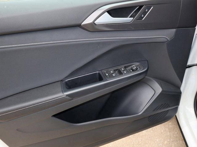 2026 Volkswagen Taos SE Black