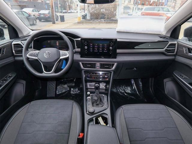 2026 Volkswagen Taos SE Black