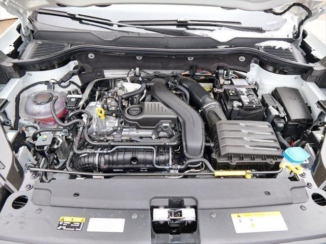 2026 Volkswagen Taos SE Black