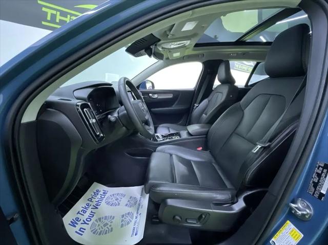 2024 Volvo XC40 B5 Ultimate Bright Theme