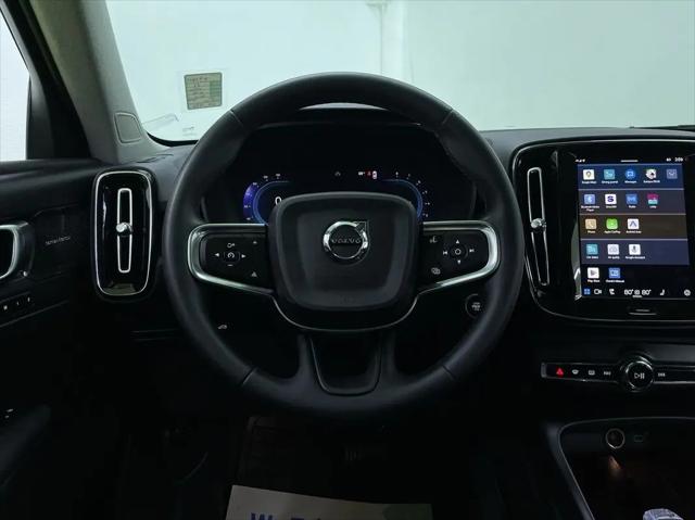 2024 Volvo XC40 B5 Ultimate Bright Theme