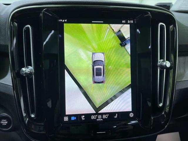 2024 Volvo XC40 B5 Ultimate Bright Theme