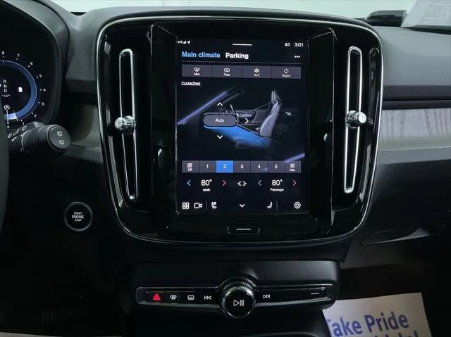 2024 Volvo XC40 B5 Ultimate Bright Theme