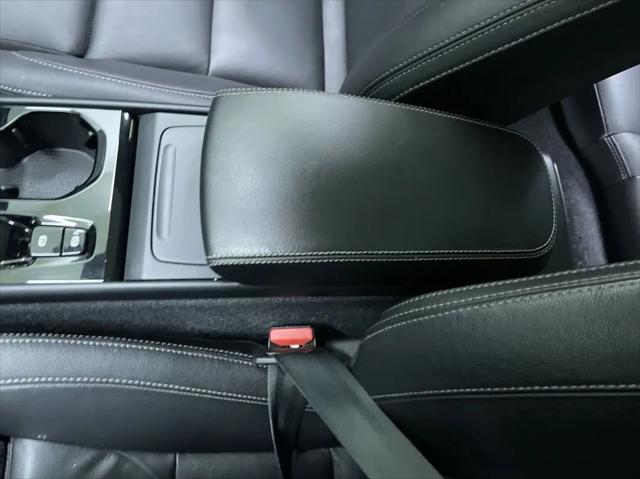 2024 Volvo XC40 B5 Ultimate Bright Theme
