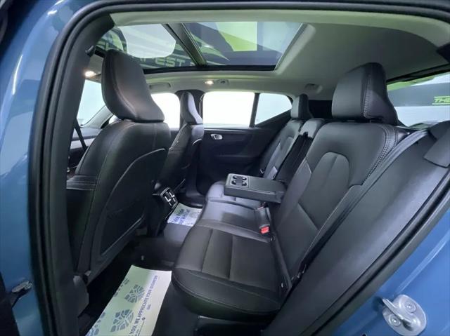2024 Volvo XC40 B5 Ultimate Bright Theme
