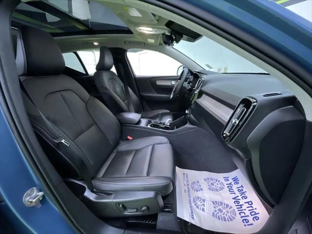 2024 Volvo XC40 B5 Ultimate Bright Theme