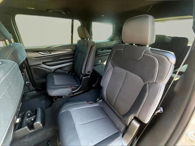 2026 Jeep Grand Cherokee L Altitude 4x4