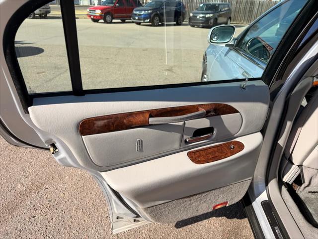 2001 Lincoln Town Car Cartier
