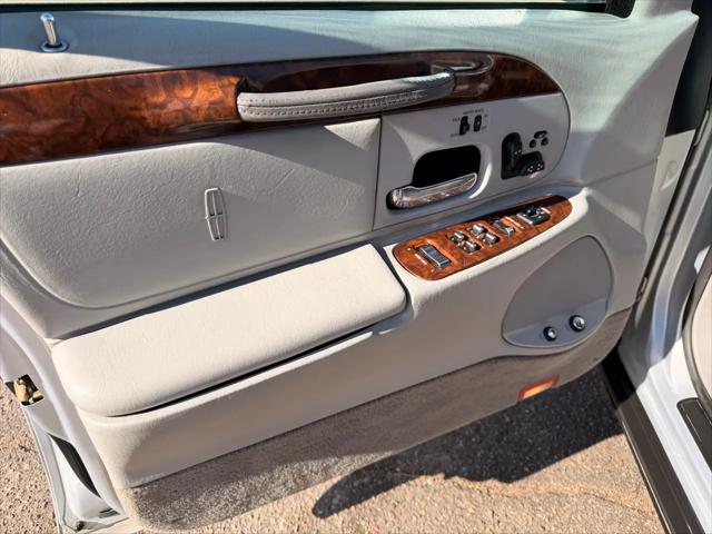2001 Lincoln Town Car Cartier