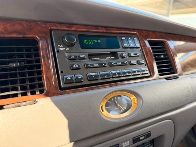 2001 Lincoln Town Car Cartier