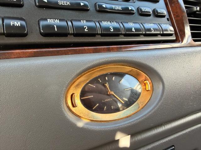 2001 Lincoln Town Car Cartier
