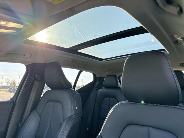 2024 Volvo XC40 B5 Plus Bright Theme