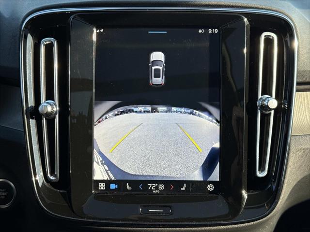 2024 Volvo XC40 B5 Plus Bright Theme