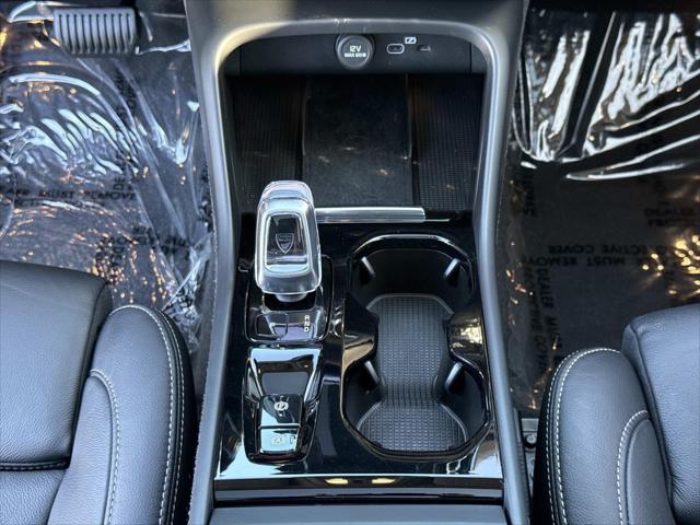 2024 Volvo XC40 B5 Plus Bright Theme