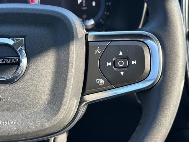 2024 Volvo XC40 B5 Plus Bright Theme