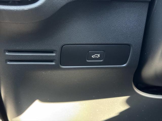 2024 Volvo XC40 B5 Plus Bright Theme