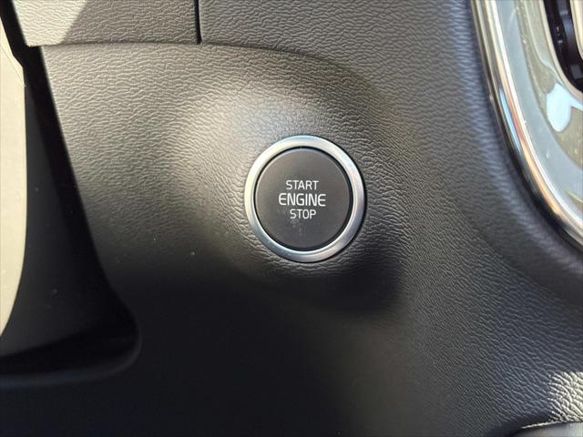 2024 Volvo XC40 B5 Plus Bright Theme